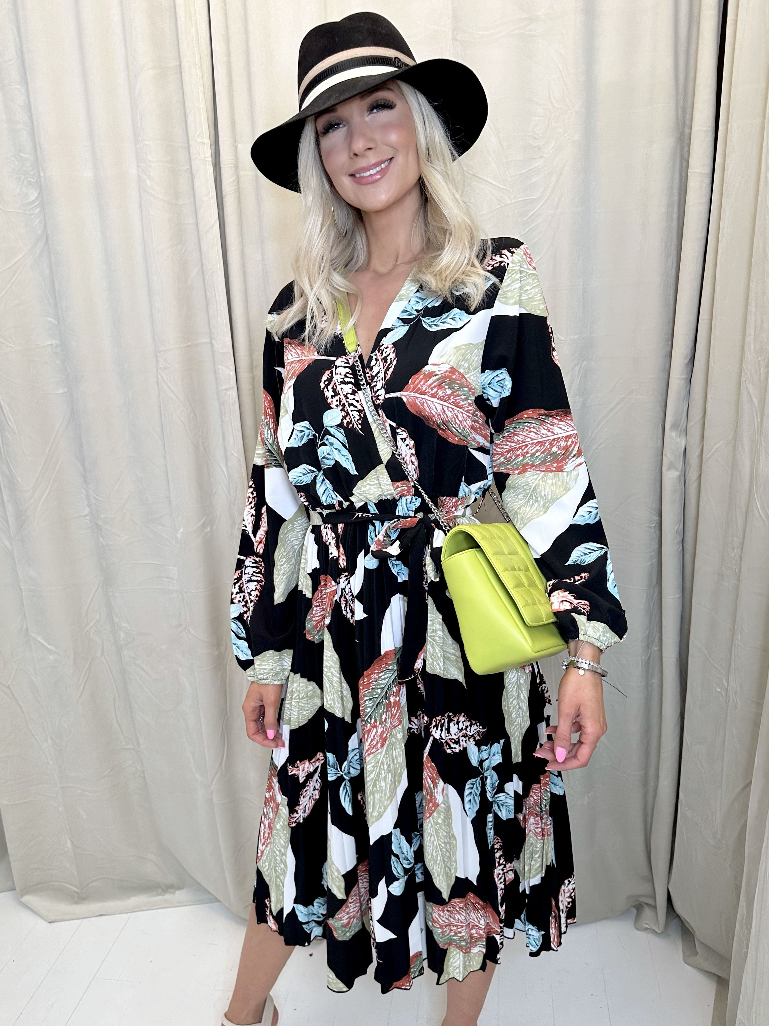 Blanca Leaf - Sød sommerkjole med plisseret skørt